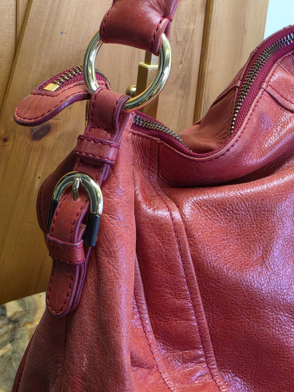 Badgley Mischka Women's Red Leather Shoulder Bag - Picture 4 of 11